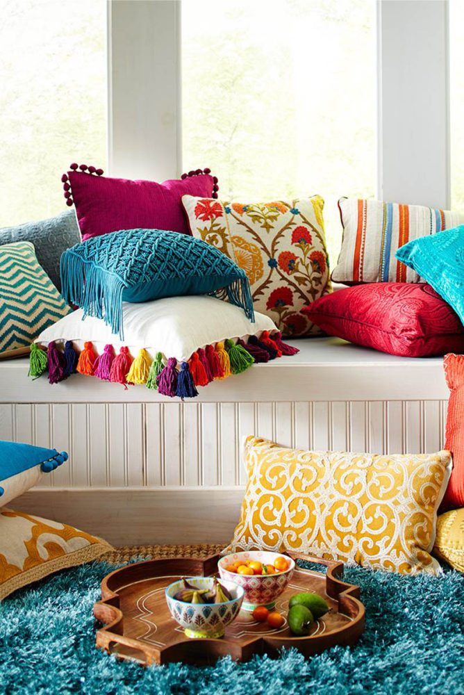 Подушки на диване: 88 идей сочетания и дизайна | taimyr-expo.ru