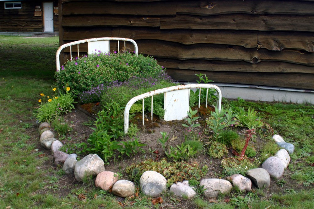 Украшение сада и огорода своими руками идеи из подручных средств (51 фото)