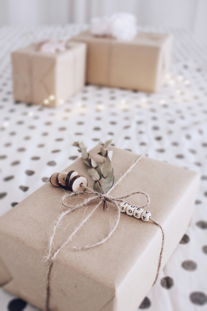 Упаковка подарков: как сделать новогоднюю коробку своими руками